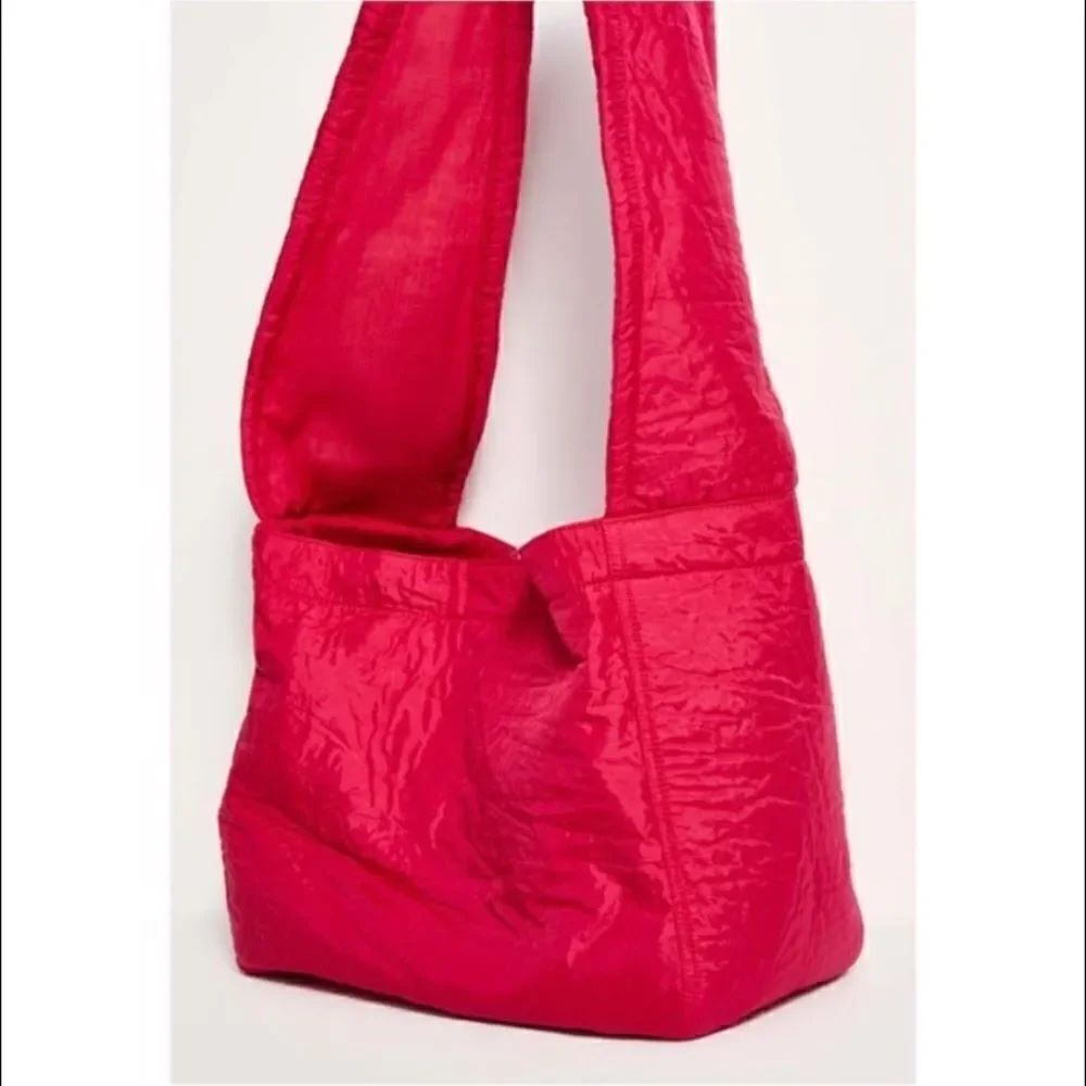 Free People oversized puffer bag NWT Color is bright pink